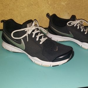 Nike black and white running women shoes s…
